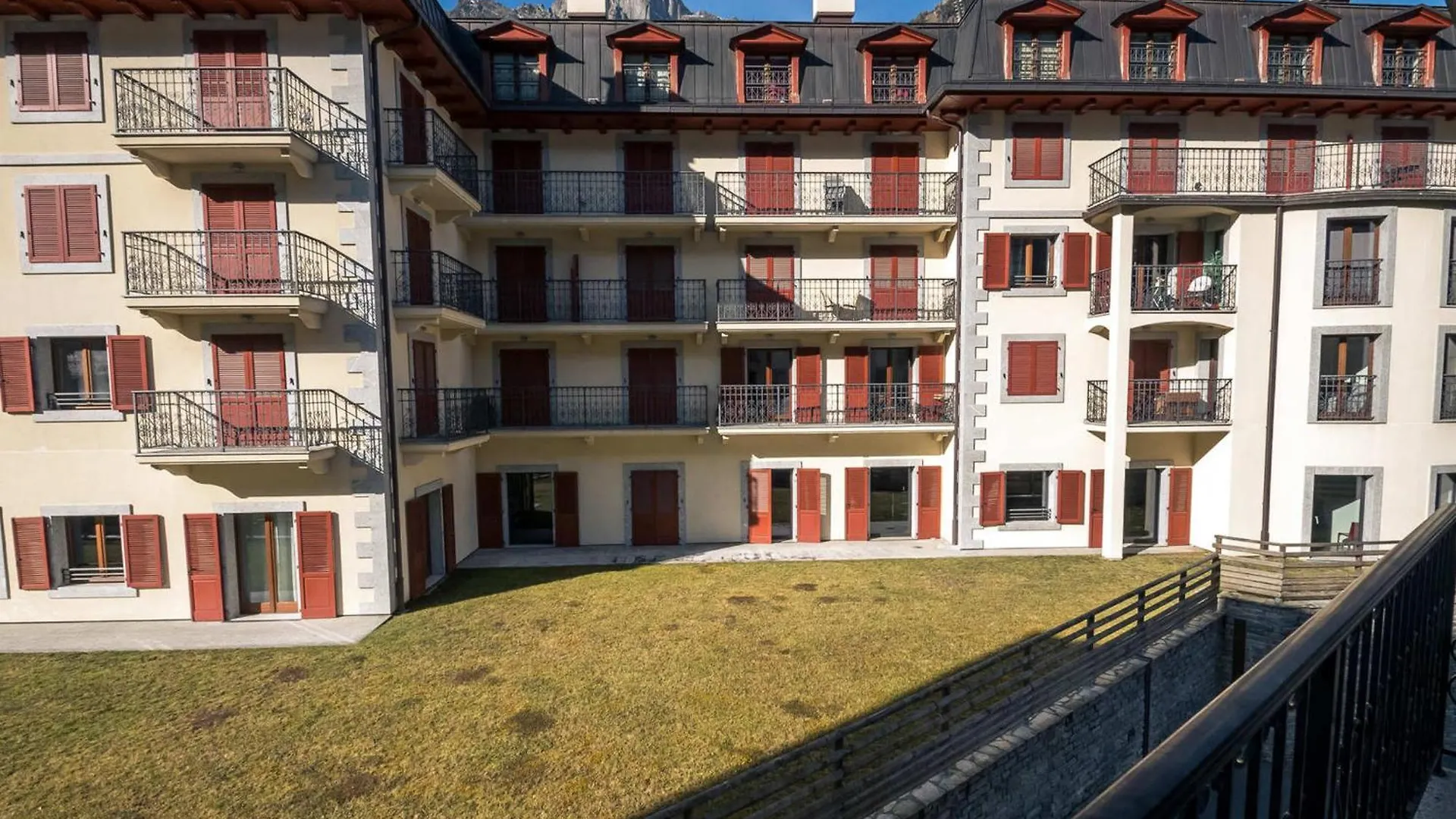 Apartment Bel Appartement Central Avec Balcon Et Parking A Chamonix - Fr-1-343-236