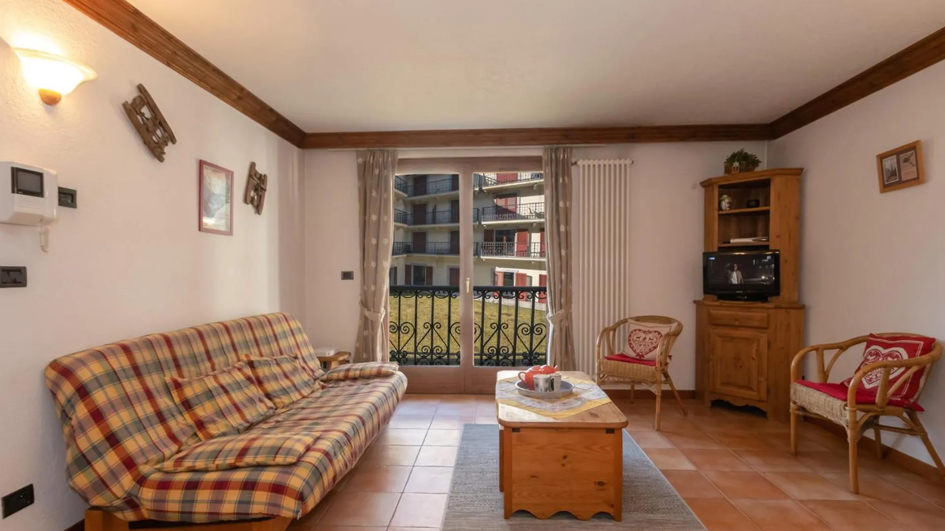 Apartment Bel Appartement Central Avec Balcon Et Parking A Chamonix - Fr-1-343-236