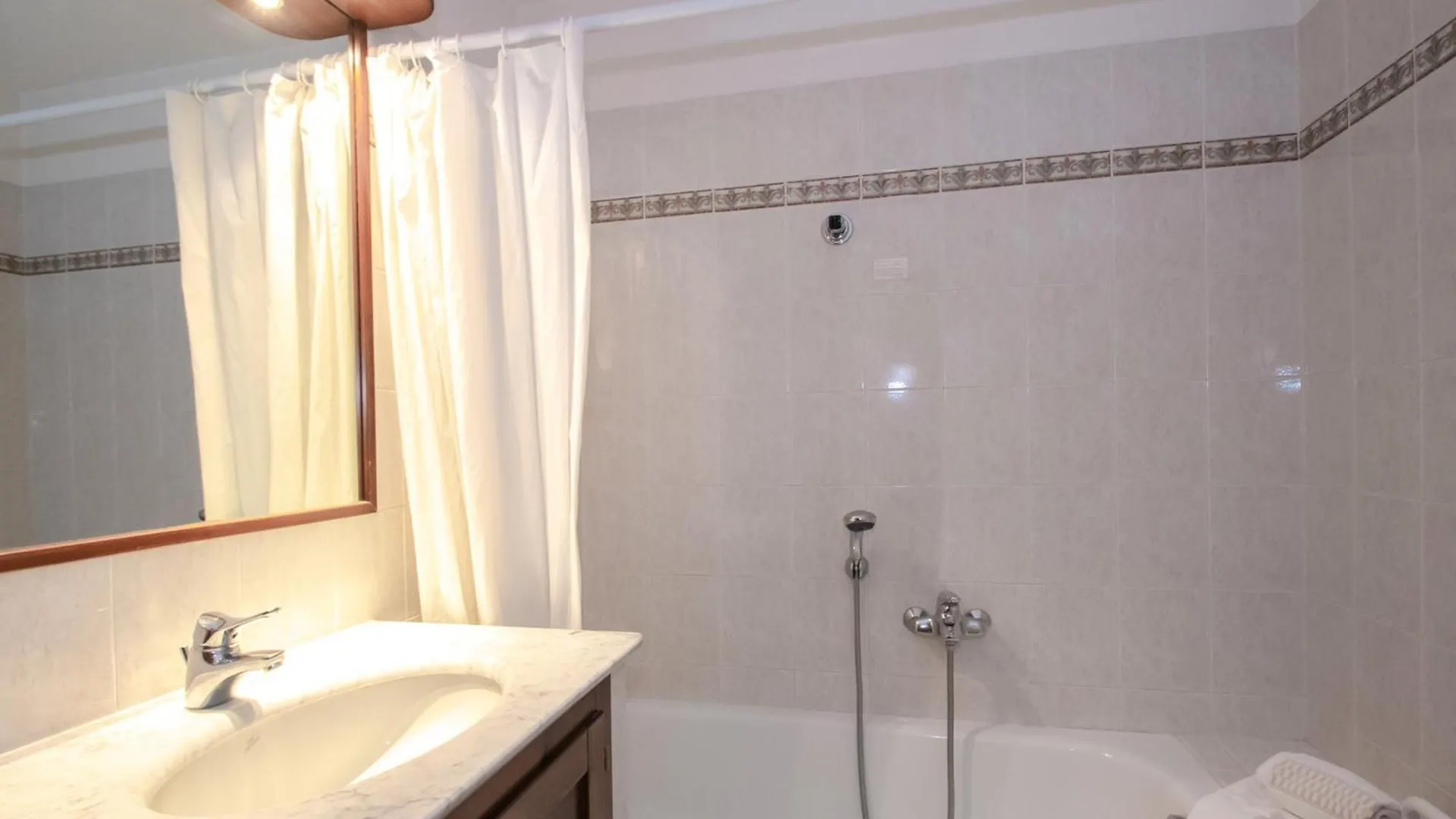 Apartment Bel Appartement Central Avec Balcon Et Parking A Chamonix - Fr-1-343-236 France