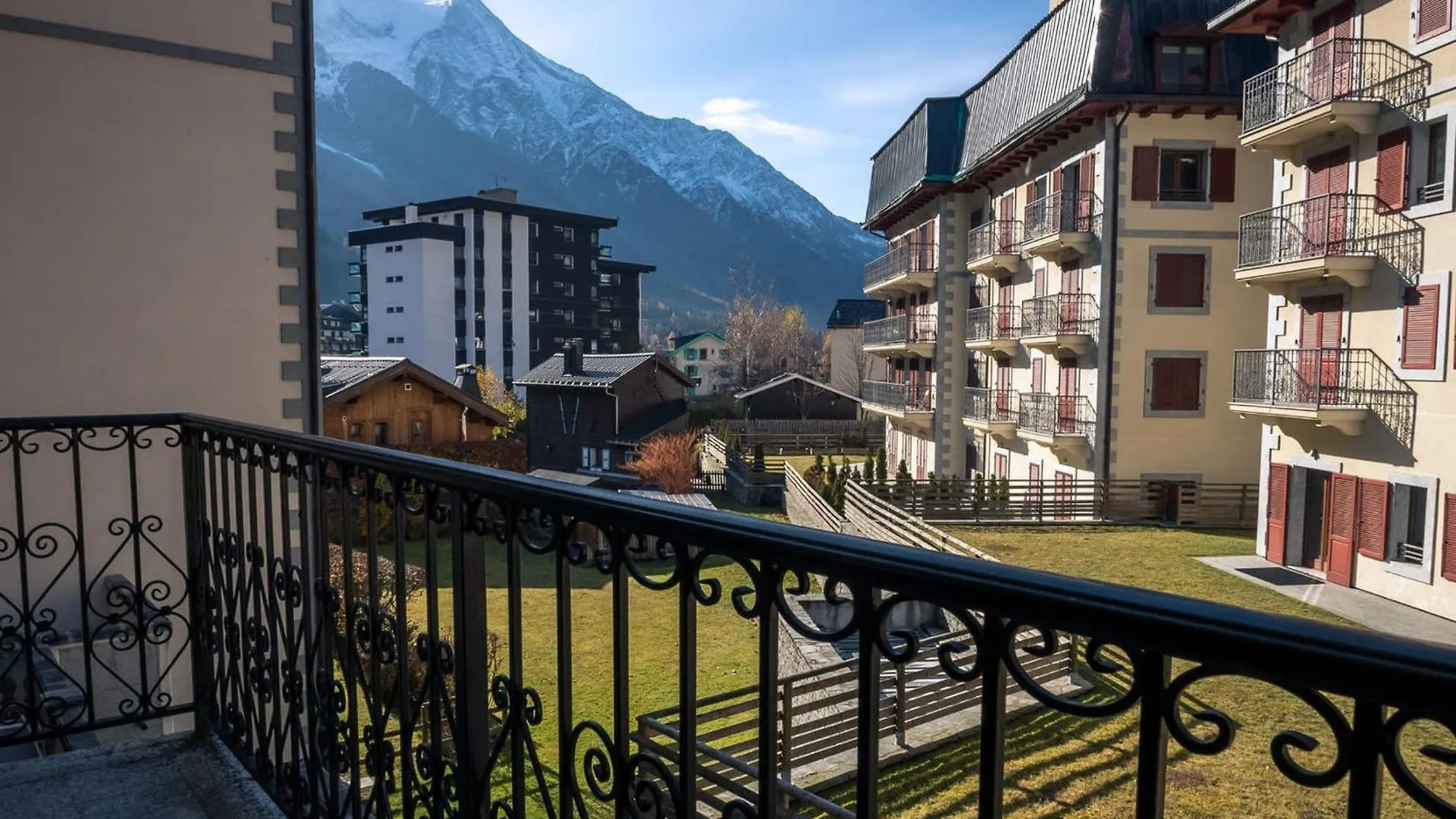 Apartment Bel Appartement Central Avec Balcon Et Parking A Chamonix - Fr-1-343-236