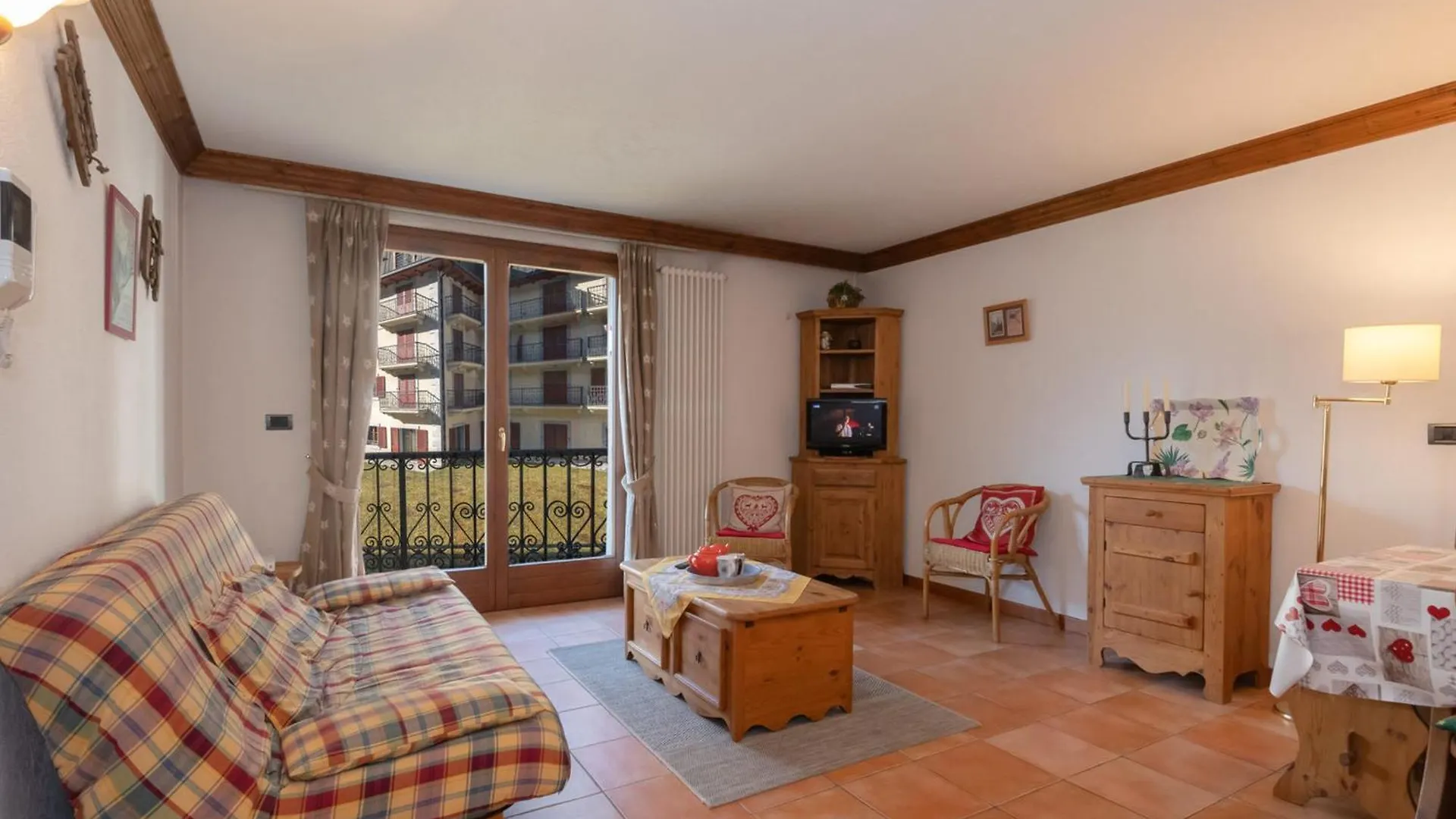 Bel Appartement Central Avec Balcon Et Parking A Chamonix - Fr-1-343-236